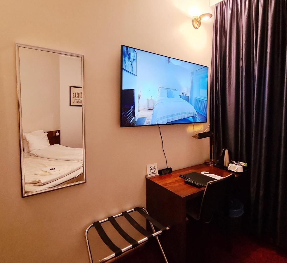 Hotel Midpoint Хельсинки Экстерьер фото